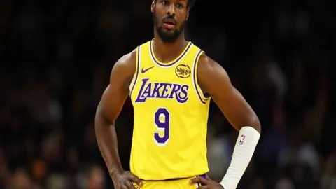 “英伦绿茵：埃德森巧妙助攻，马尔穆什逆风翻盘，一击致命！”